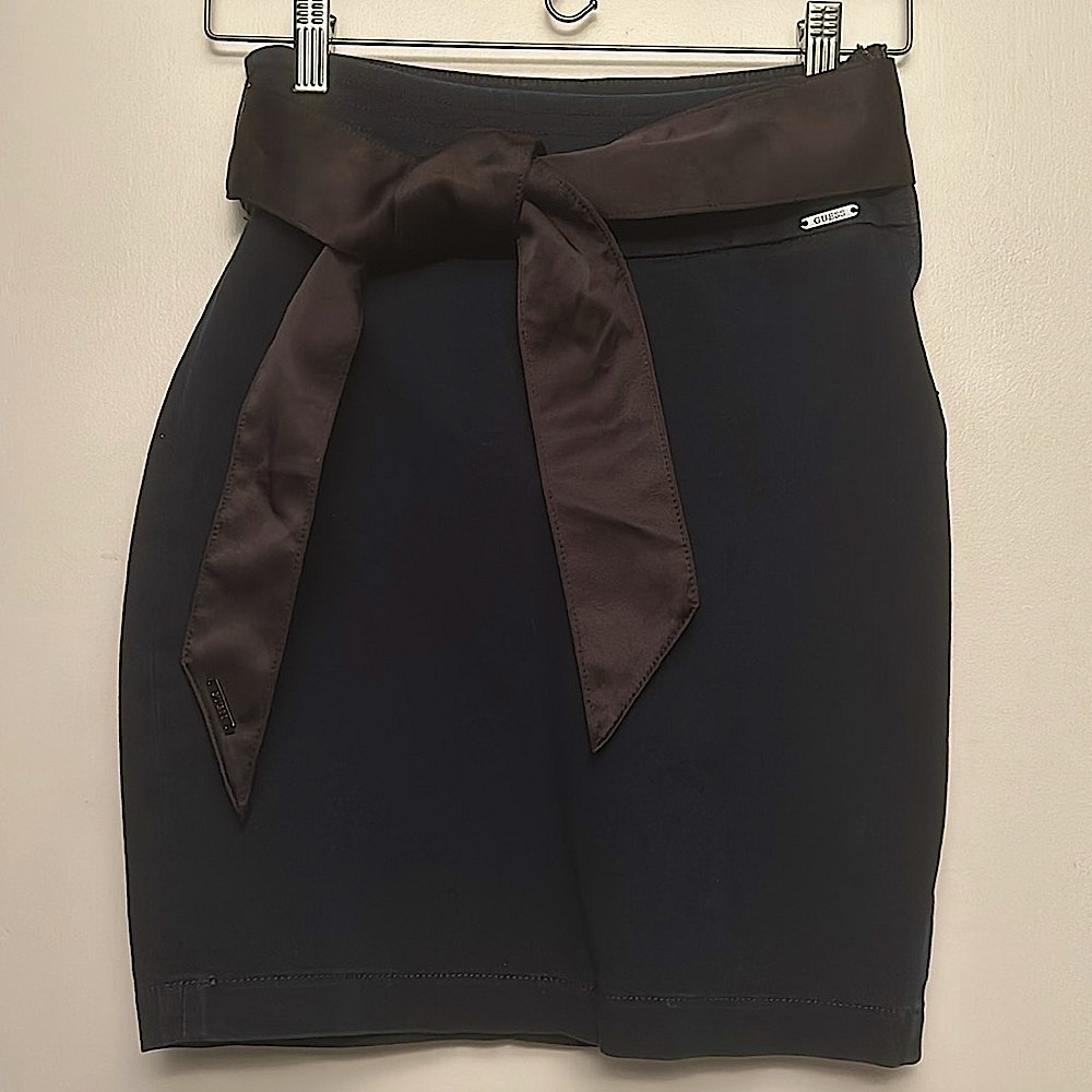 Guess Fitted Blue Denim Mini Pencil Skirt Wide Stitched Band & Black Silky Belt